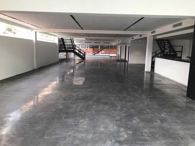 Alquiler de Edificio Comercial en Bella Vista, 705m2
