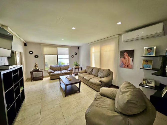 Se alquila casa en Condado del Rey, Paseo Dorado TOTALMENTE AMOBLADA