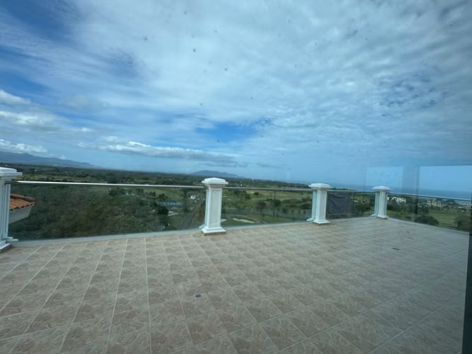 Venta de Apartamento Penthouse en Vista Mar REMATE