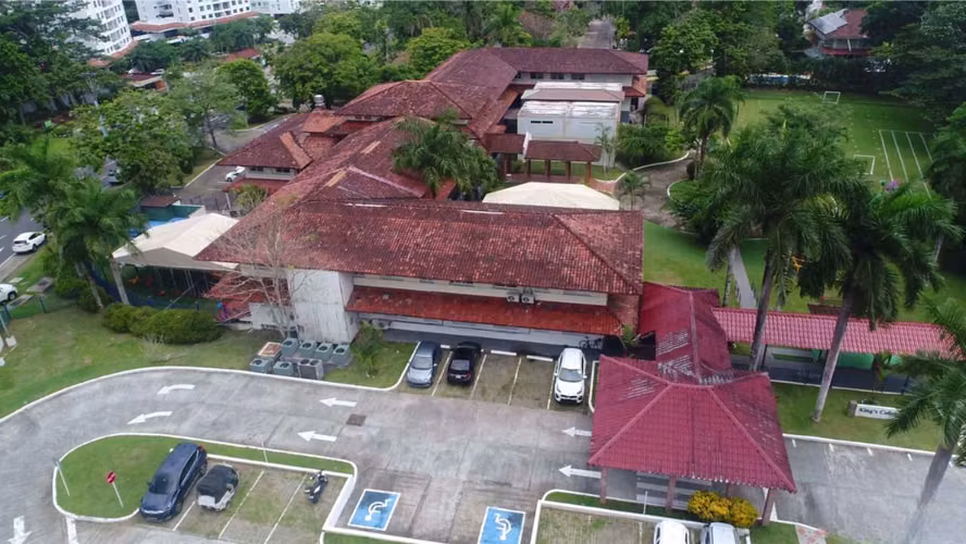Building for sale in Clayton, 12,530m2 of land