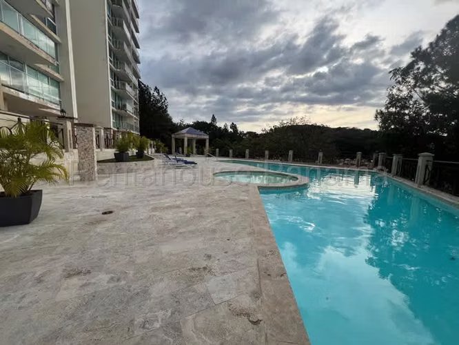 Venta de Apartamento de 167 m2 en PH Pine Hills, Albrook 26-2769GG