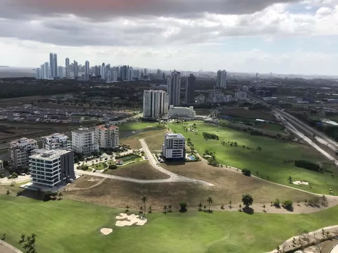 Venta de Apartamento de 306 m2 en PH Solana, Santa María 23-702GG