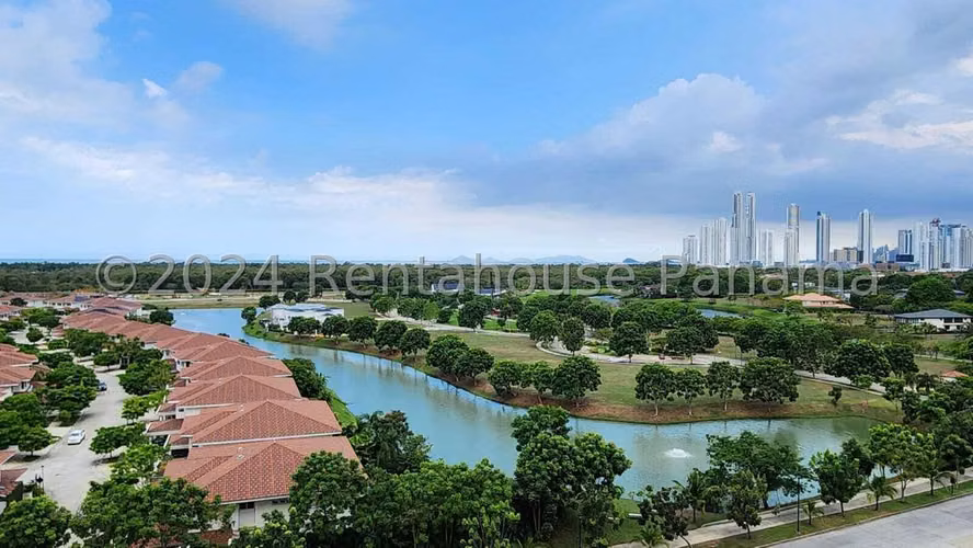 Venta de Apartamento Exclusivo de 245 m2 en PH Santa María Court 25-343GG