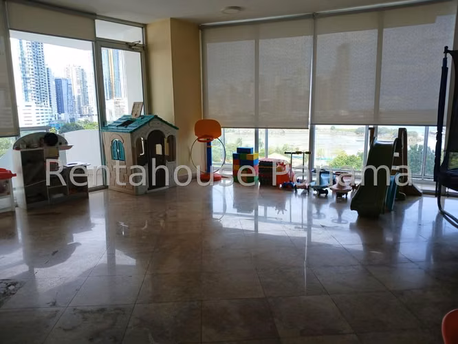 Venta de Apartamento Amoblado de 202 m2 en PH Sky, Av. Balboa 25-2998GG