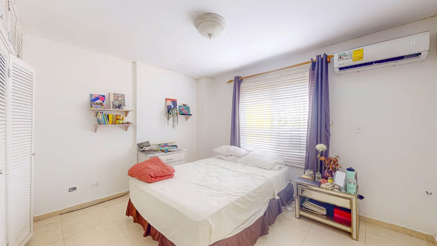 Venta de cómoda y amplia casa en Urbanización Altos de Diablo