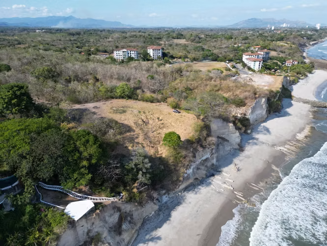 TERRENO FRENTE AL MAR EN LAGOMAR