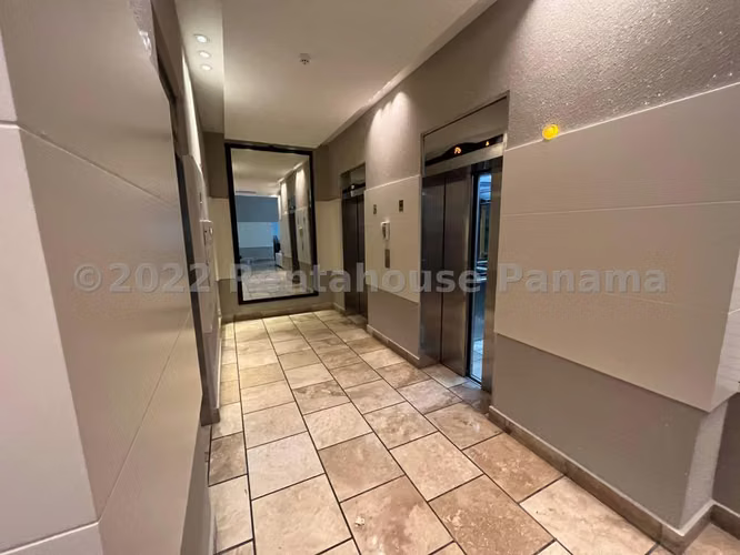 Venta Apartamento Amoblado en PH Vitro Loft, El Cangrejo 26-4077GG
