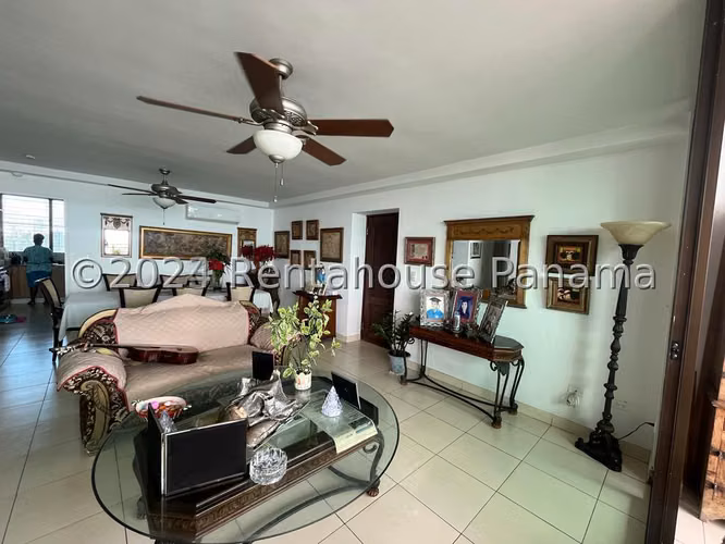 Venta de Apartamento de 151 m2 en PH Baleares, Coco del Mar 25-395GG