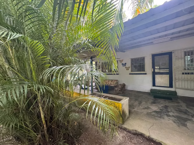Amplia Casa de Campo En Santa Clara – Lote de 2,098 m² con Árboles Frutales a minutos de la Playa