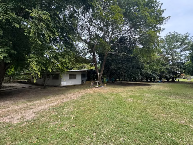 Amplia Casa de Campo En Santa Clara – Lote de 2,098 m² con Árboles Frutales a minutos de la Playa