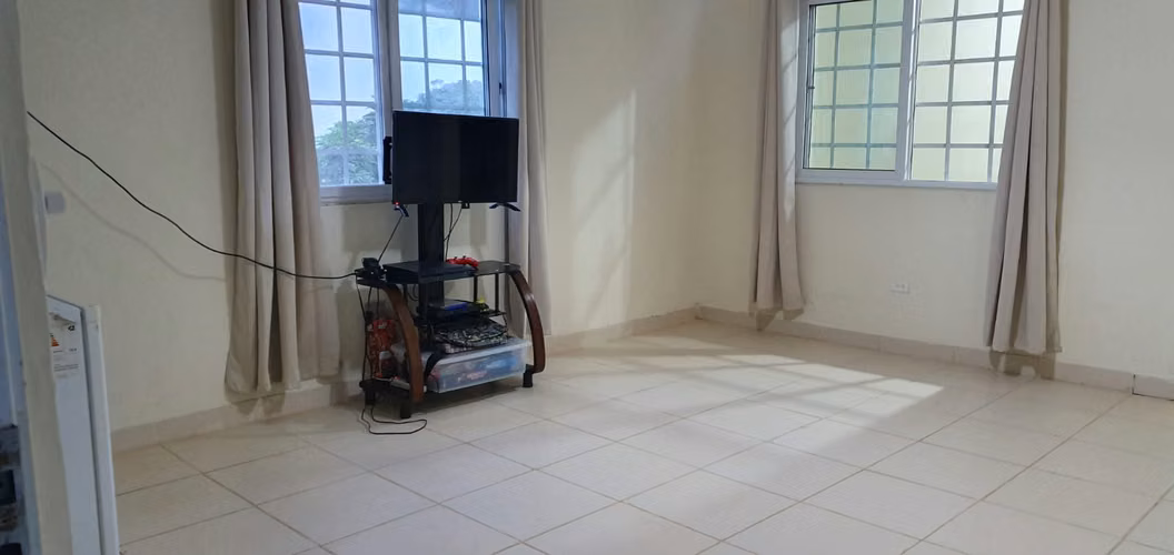 Se vende finca con 2 casas, 3 galeras para pollos, frutas y limones