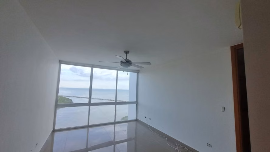 SE VENDE APARTAMENTO EN P.H. BAHIA DEL GOLF -  COCO DEL MAR – Panamá - Imagen 6