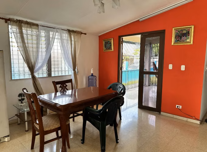 Se VENDE casa en Miraflores - Betania