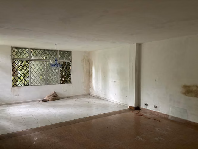 Se vende Terreno con edificio de 3 niveles en LA CRESTA OV