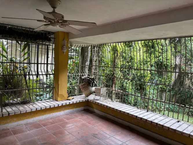 Se vende Terreno con edificio de 3 niveles en LA CRESTA OV