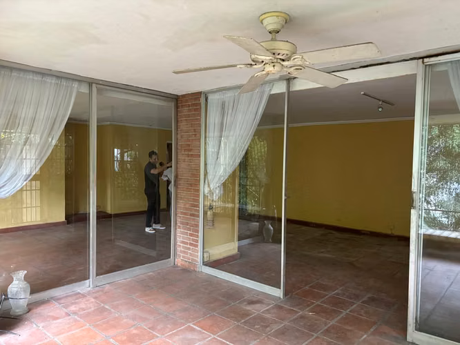 Se vende Terreno con edificio de 3 niveles en LA CRESTA OV