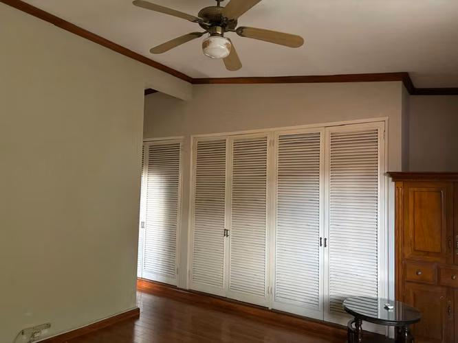 Se vende Terreno con edificio de 3 niveles en LA CRESTA OV