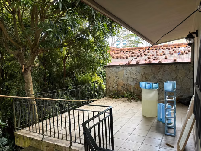 Se vende Terreno con edificio de 3 niveles en LA CRESTA OV