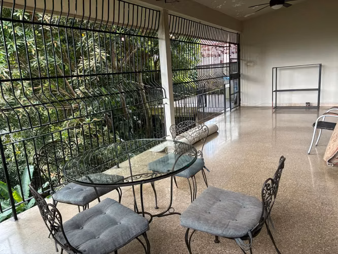 Se vende Terreno con edificio de 3 niveles en LA CRESTA OV