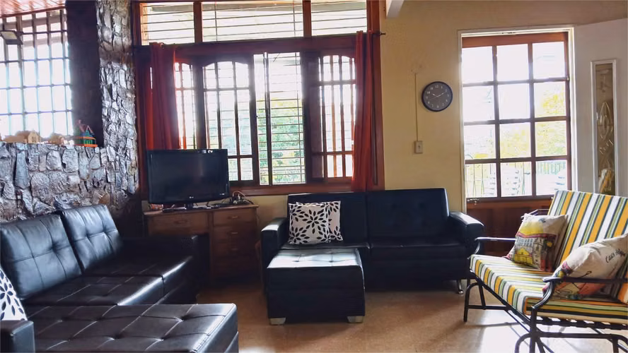 Buscas CASA Céntrica, con Terraza, Patio. unica oportunidad