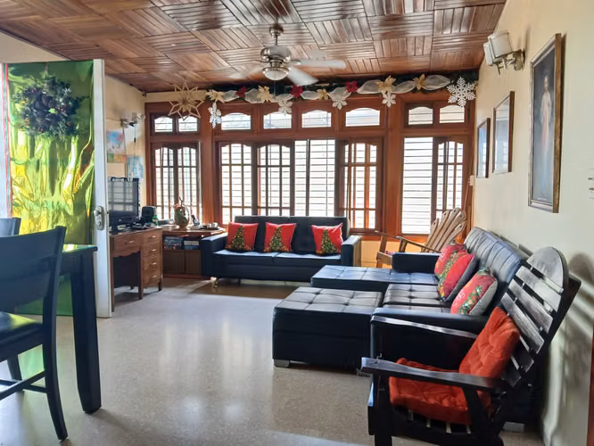 LARGE HOUSE-CENTRICA-BETANIA 9.09/m2 (550m2)