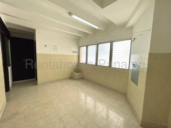 Venta de Apartamento de 176 m2 en PH Loma 50, Hato Pintado 27-1104GG