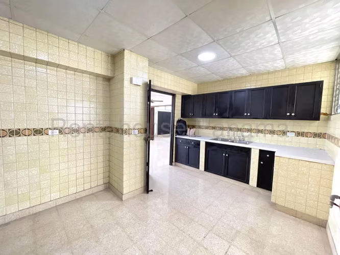 Venta de Apartamento de 176 m2 en PH Loma 50, Hato Pintado 27-1104GG