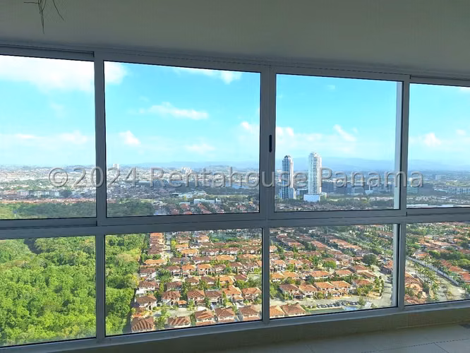 Venta de Apartamento de 242 m2 en PH Breeze, Costa del Este 26-4081GG