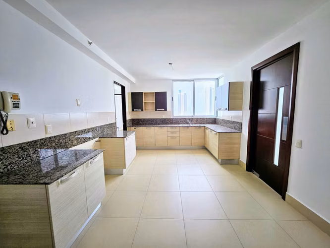 VENTA APARTAMENTO EN PH BREEZE COSTA DEL ESTE