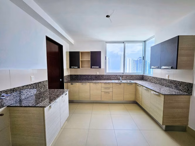 VENTA APARTAMENTO EN PH BREEZE COSTA DEL ESTE