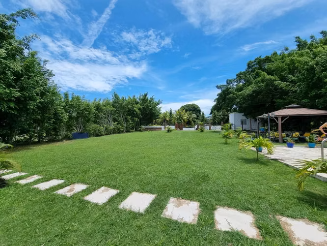 Complejo Privado de 3 Casas con Piscina en Coronado