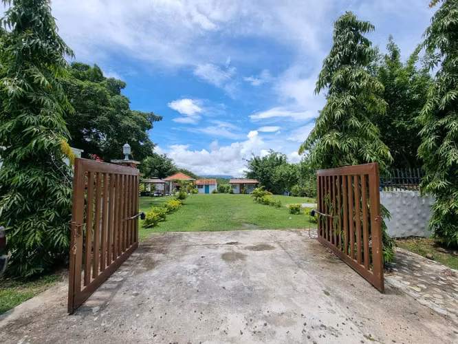 Complejo Privado de 3 Casas con Piscina en Coronado