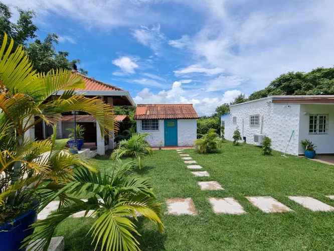Complejo Privado de 3 Casas con Piscina en Coronado