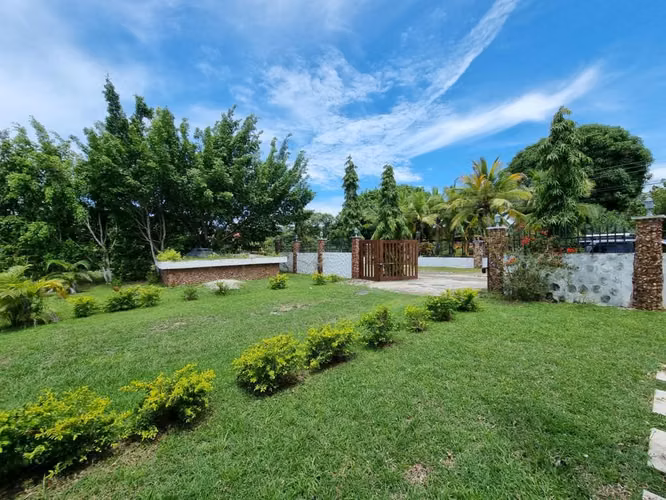Complejo Privado de 3 Casas con Piscina en Coronado