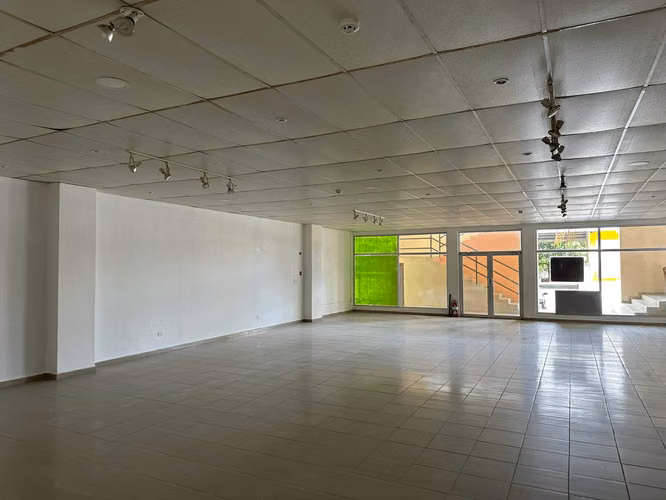 Local en Venta Av Roberto Eisenmann Coronado