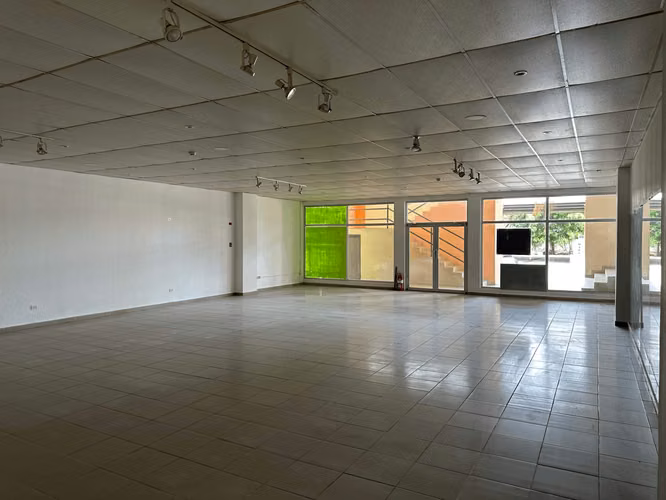 Local en Venta Av Roberto Eisenmann Coronado