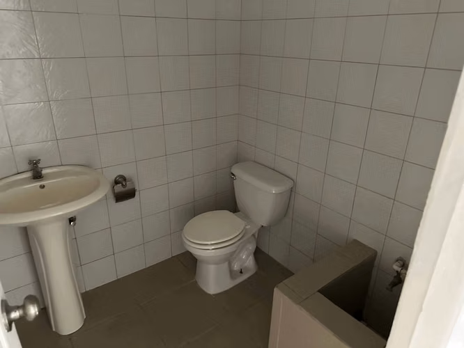 Local en Venta Av Roberto Eisenmann Coronado