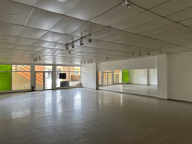 Local en Venta Av Roberto Eisenmann Coronado