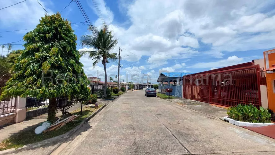 Venta de Casa Espléndida en Villa Sol, Campo Lindbergh 25-8477GG