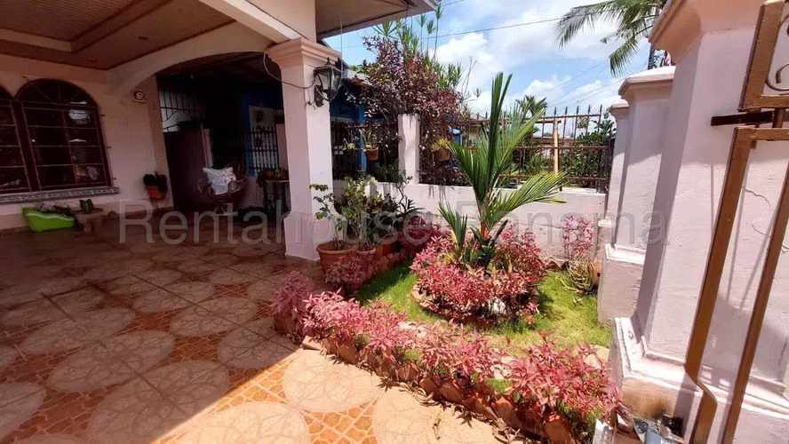 Venta de Casa Espléndida en Villa Sol, Campo Lindbergh 25-8477GG