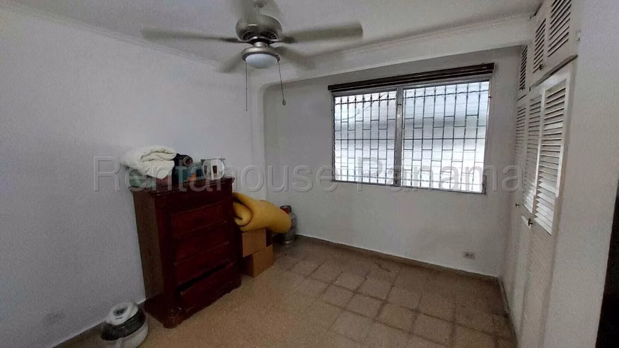 Venta de Casa Espléndida en Villa Sol, Campo Lindbergh 25-8477GG