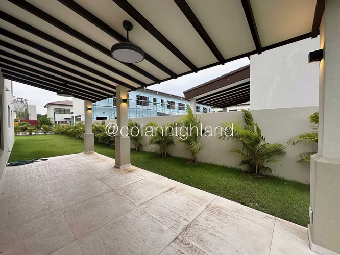Venta Casa Unifamiliar de 688.38 m2 de Terreno en The Woods, Santa Maria