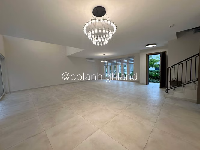 Venta Casa Unifamiliar de 688.38 m2 de Terreno en The Woods, Santa Maria