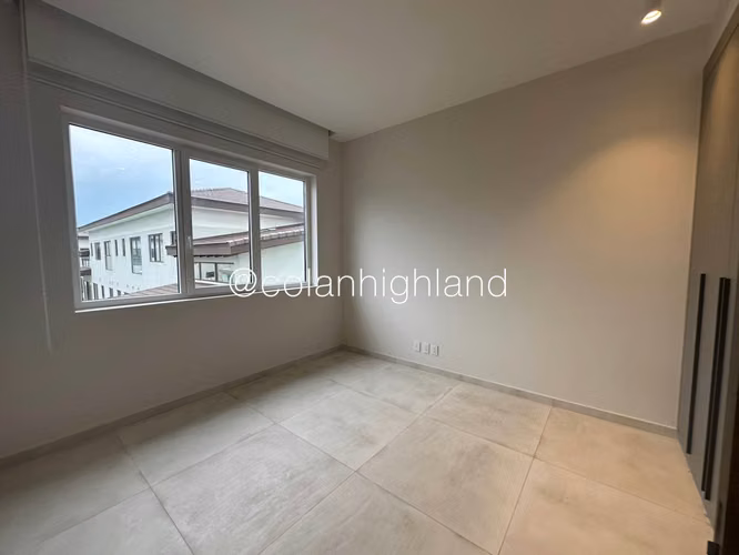 Venta Casa Unifamiliar de 688.38 m2 de Terreno en The Woods, Santa Maria