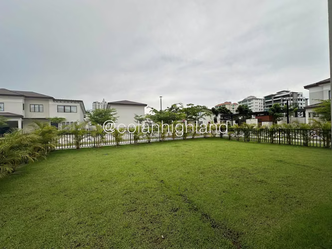 Venta Casa Unifamiliar de 688.38 m2 de Terreno en The Woods, Santa Maria