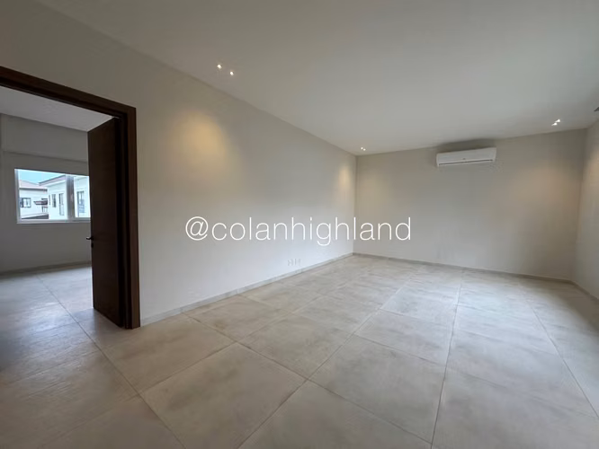 Venta Casa Unifamiliar de 688.38 m2 de Terreno en The Woods, Santa Maria