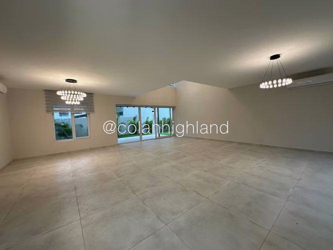 Venta Casa Unifamiliar de 688.38 m2 de Terreno en The Woods, Santa Maria