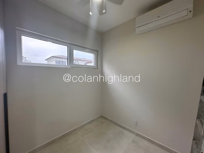 Venta Casa Unifamiliar de 688.38 m2 de Terreno en The Woods, Santa Maria