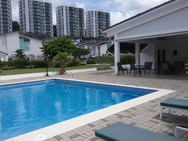 Venta de Casa Glamorosa en PH Horizontes, Altos de Panamá 26-182GG
