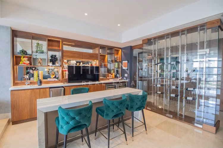 Se vende amplio apartamento con acabados modernos y de alta gama, en el P.H. Aria de Costa del Este